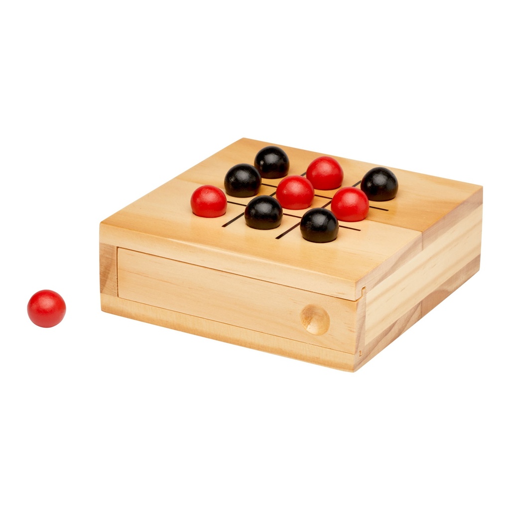Strobus wooden tic-tac-toe game